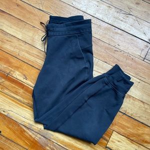 Black lululemon joggers size 6
